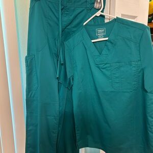 Men’s Cherokee scrub set never used